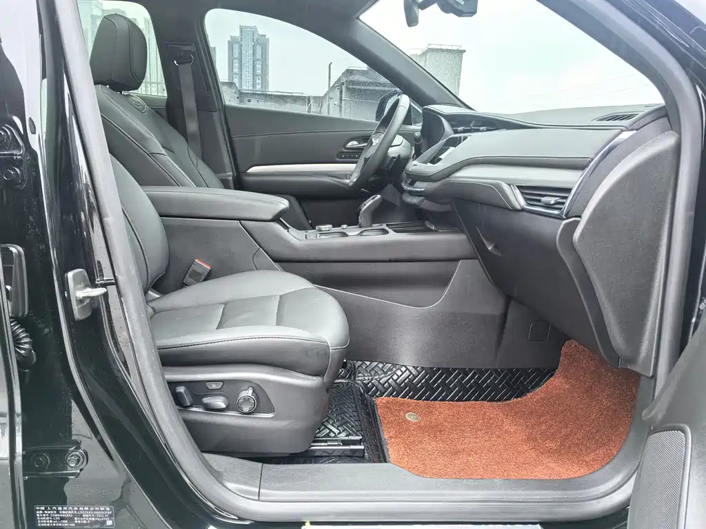 Cadillac XT4 — фото 8