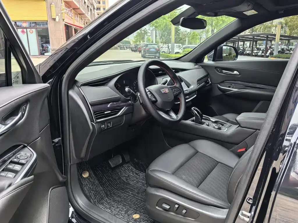 Cadillac XT4 — фото 4