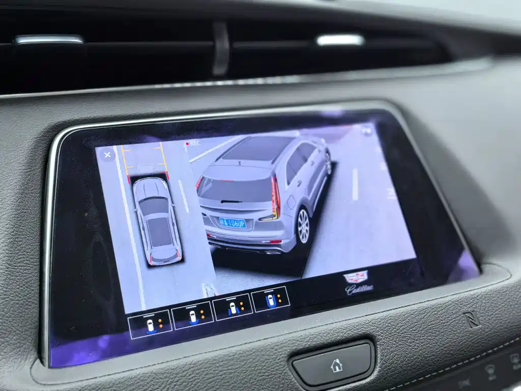 Cadillac XT4 — фото 10