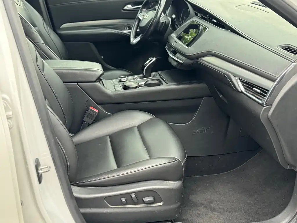 Cadillac XT4 — фото 6
