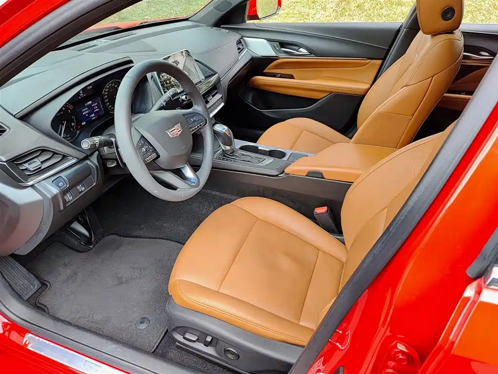 Cadillac CT4 — фото 7