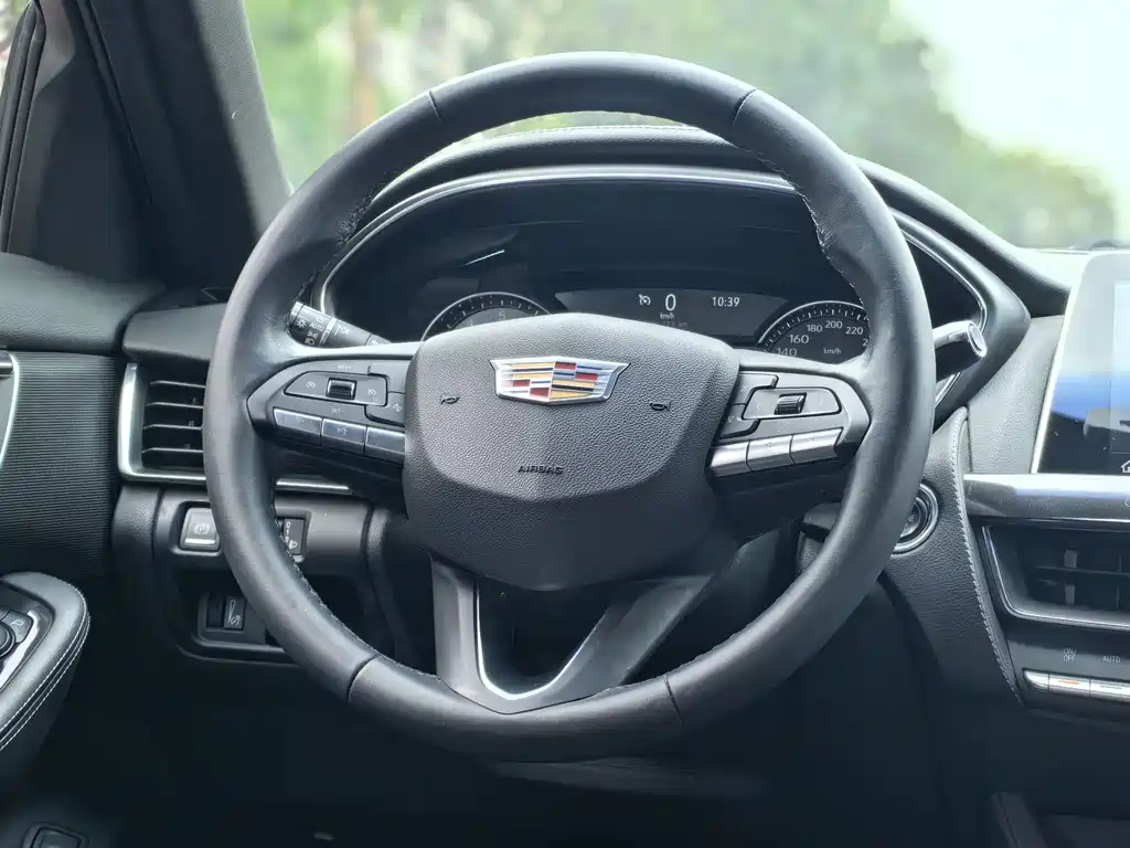 Cadillac CT5 — фото 11