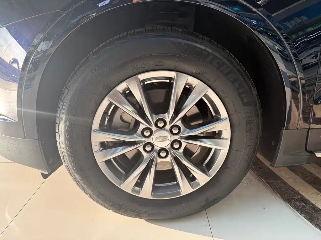 Cadillac XT5 — фото 11