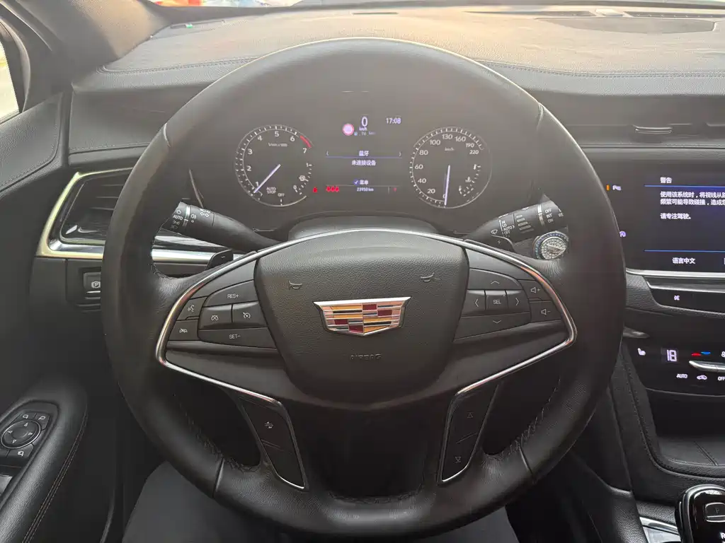 Cadillac XT5 — фото 14