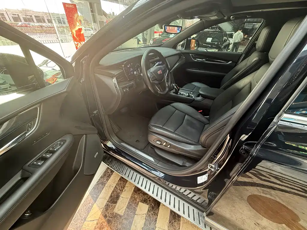 Cadillac XT5 — фото 16