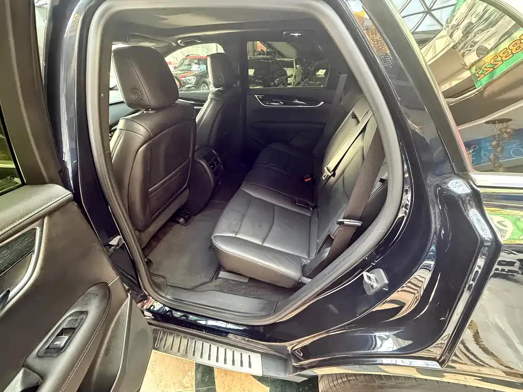 Cadillac XT5 — фото 17