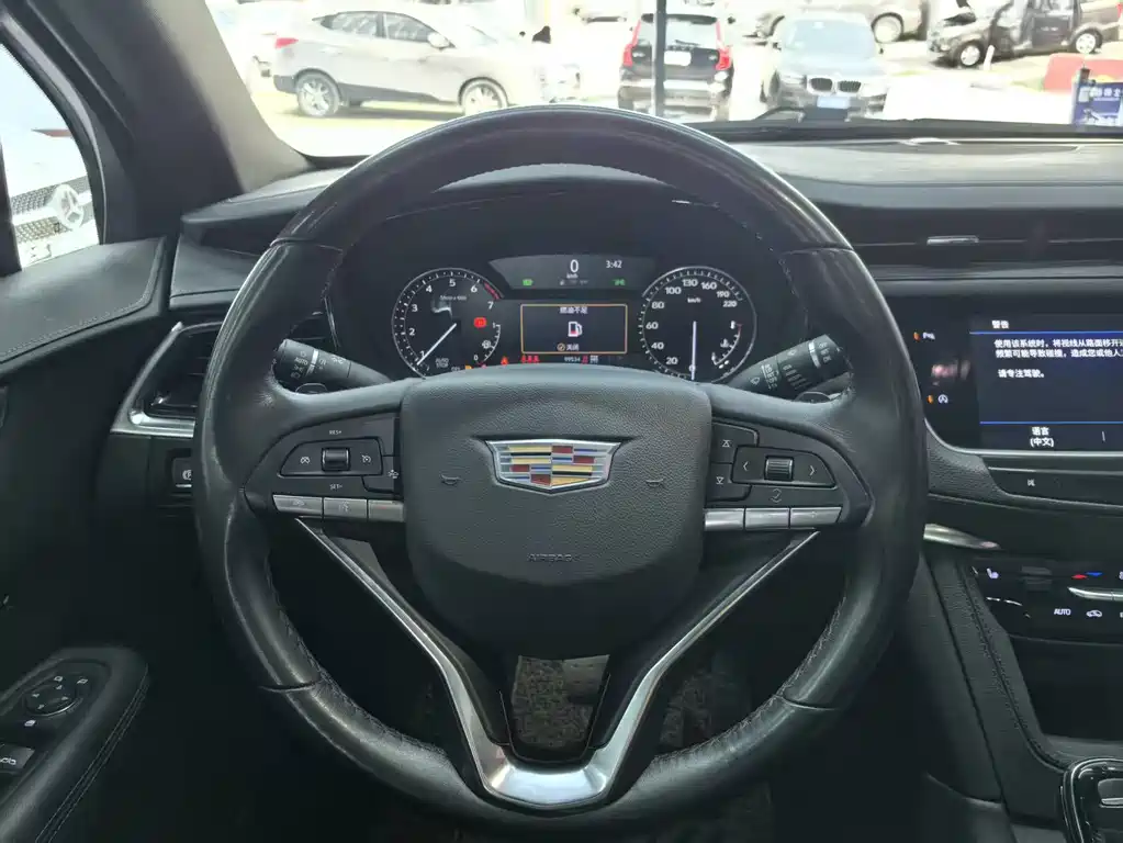 Cadillac XT6 — фото 7