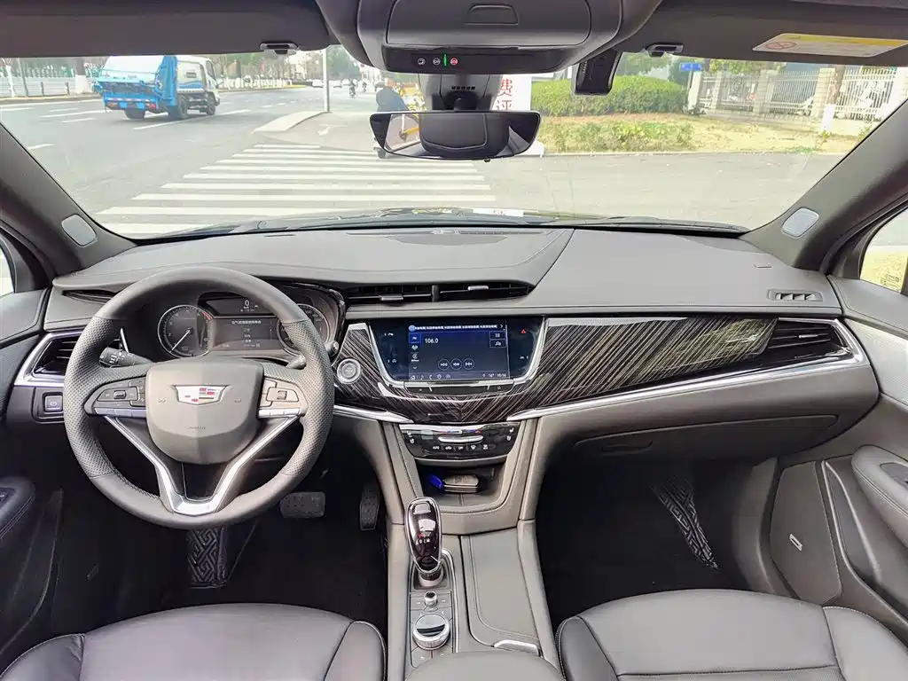 Cadillac XT6 — фото 10