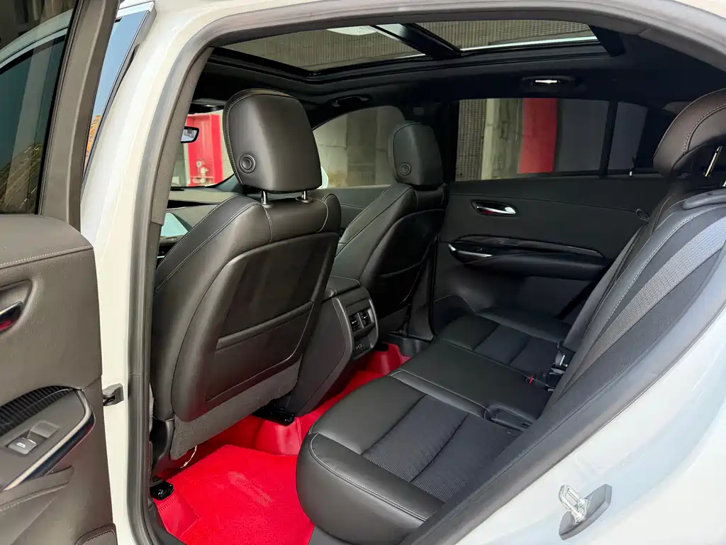 Cadillac XT4 — фото 7
