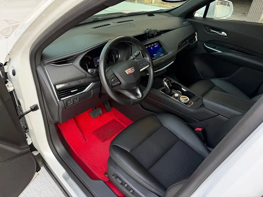 Cadillac XT4 — фото 8