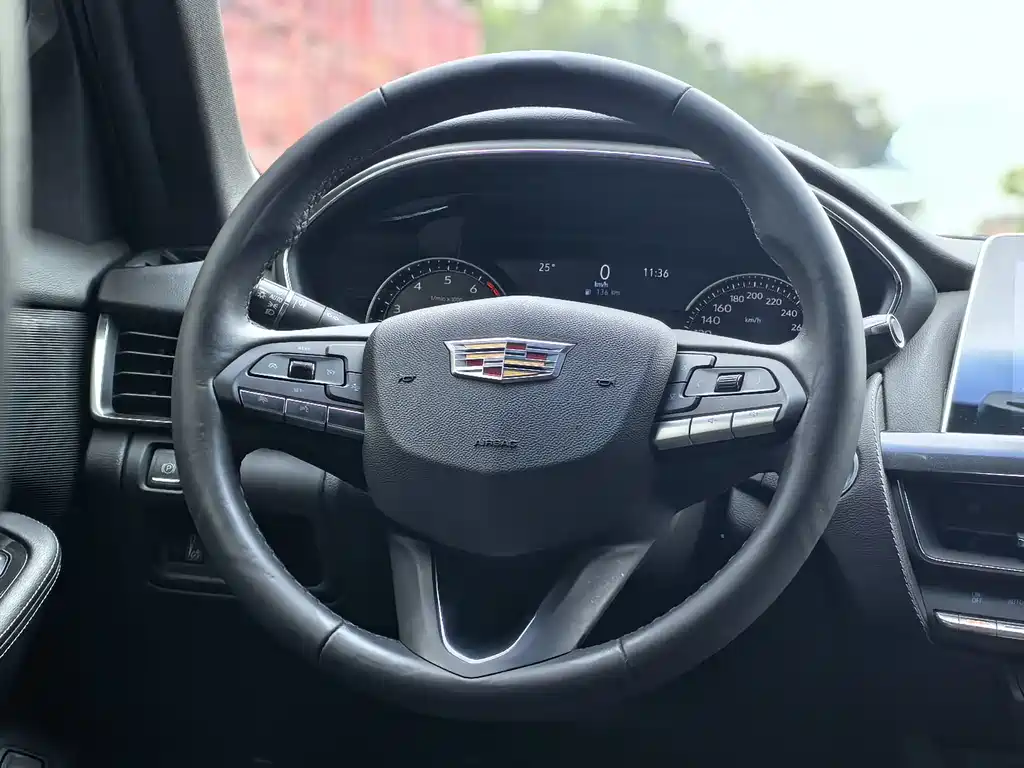 Cadillac CT5 — фото 11