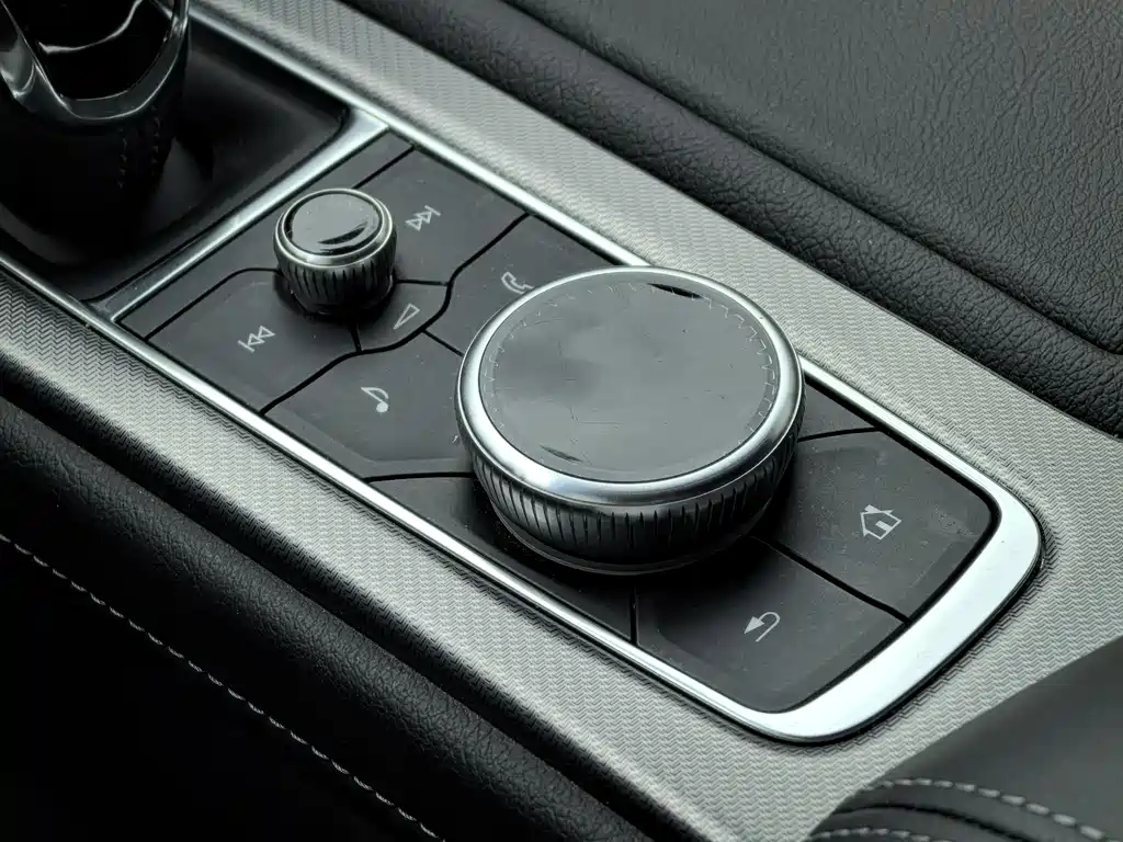 Cadillac CT5 — фото 15