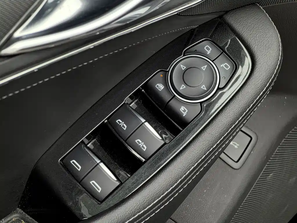 Cadillac CT5 — фото 21