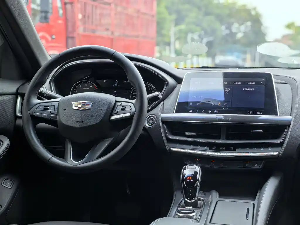 Cadillac CT5 — фото 10