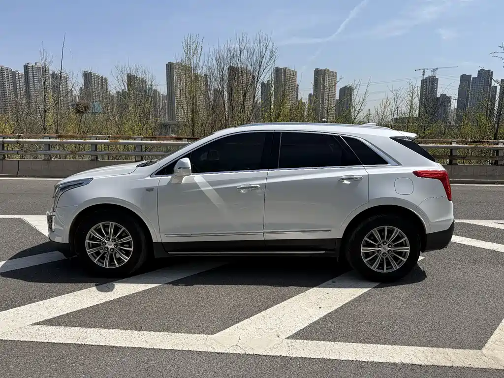 Cadillac XT5 — фото 11