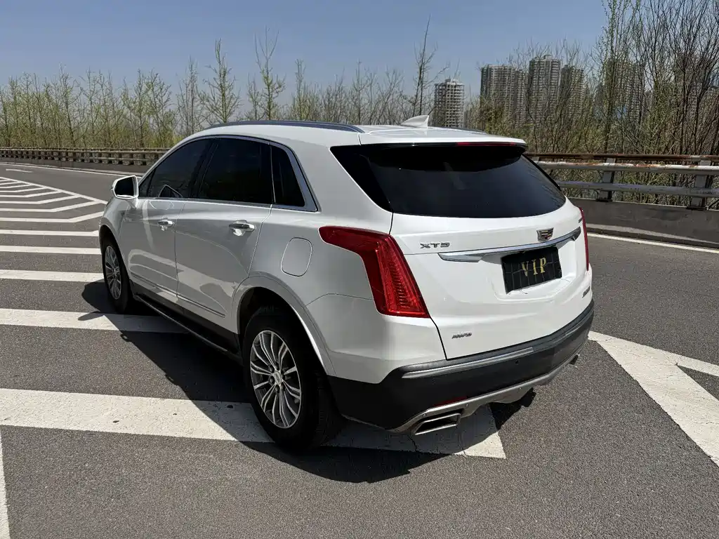 Cadillac XT5 — фото 10