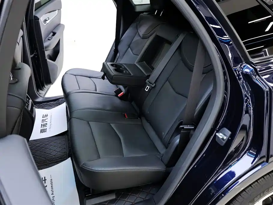 Cadillac XT5 — фото 29