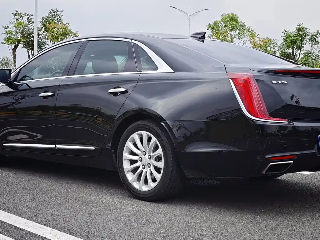 Cadillac XTS — фото 4