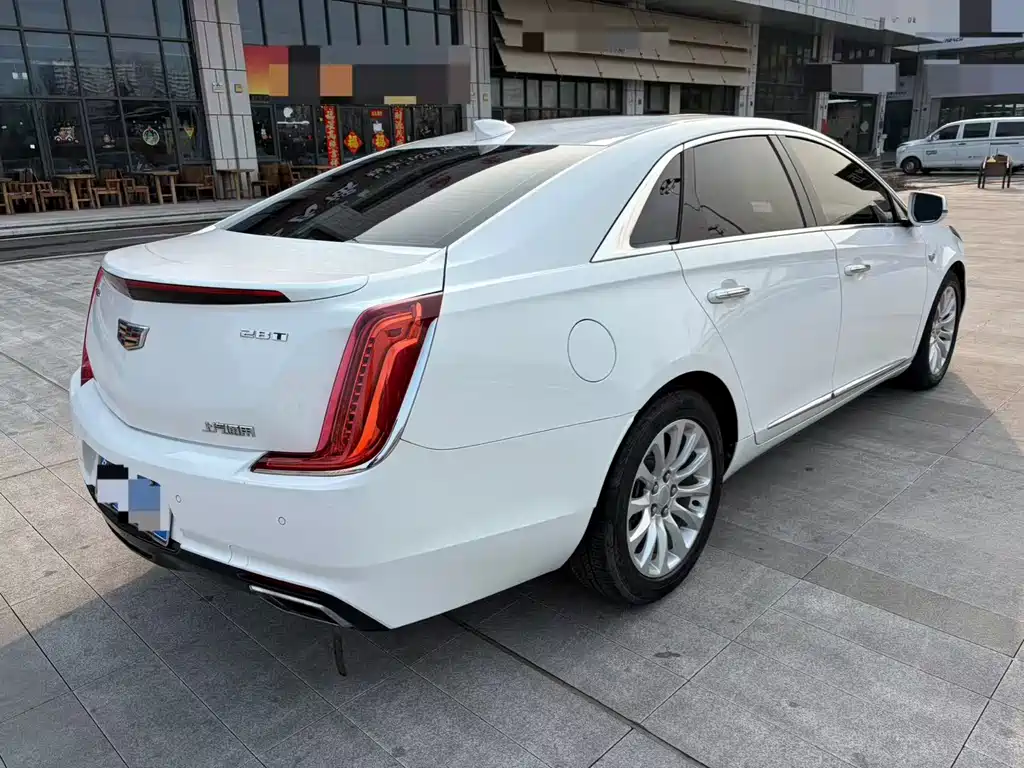 Cadillac XTS — фото 8