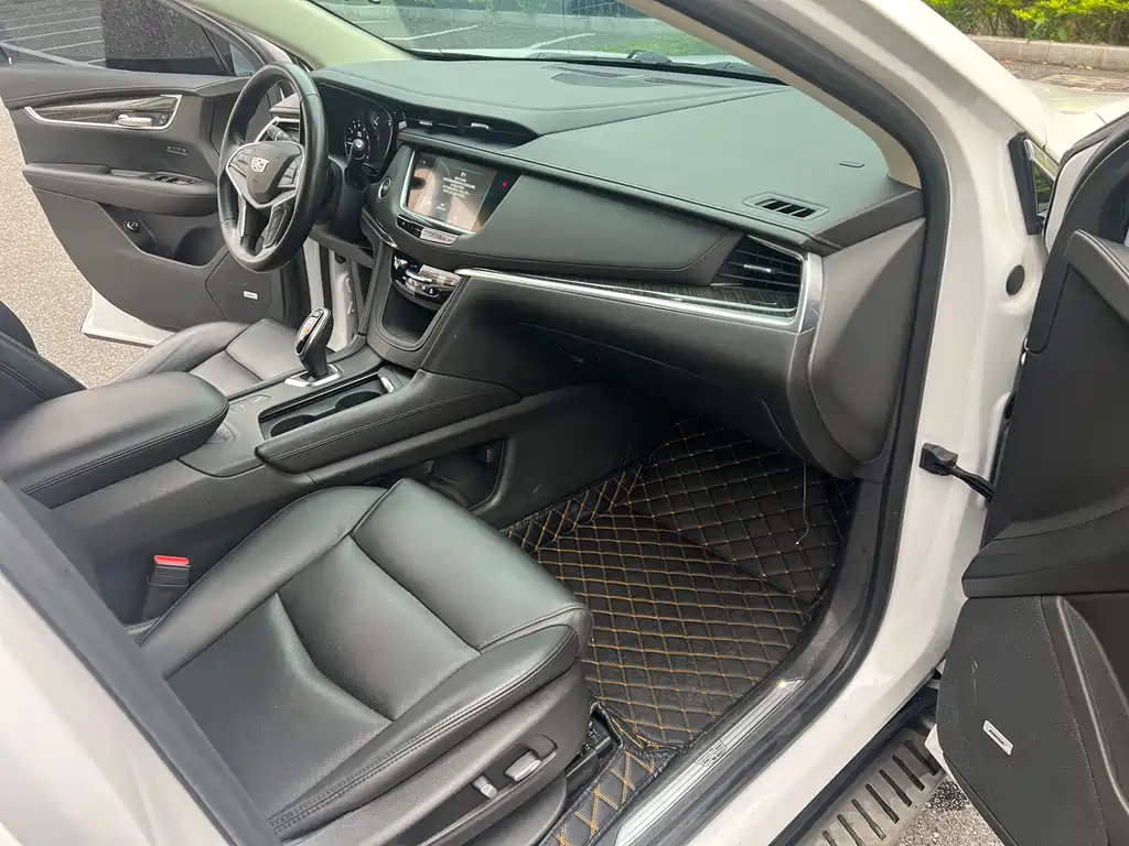 Cadillac XT5 — фото 11