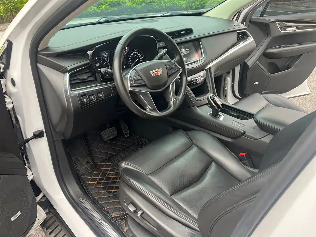 Cadillac XT5 — фото 8