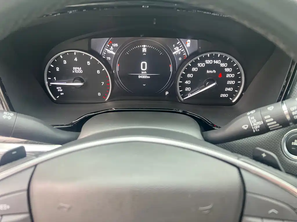 Cadillac XT5 — фото 10
