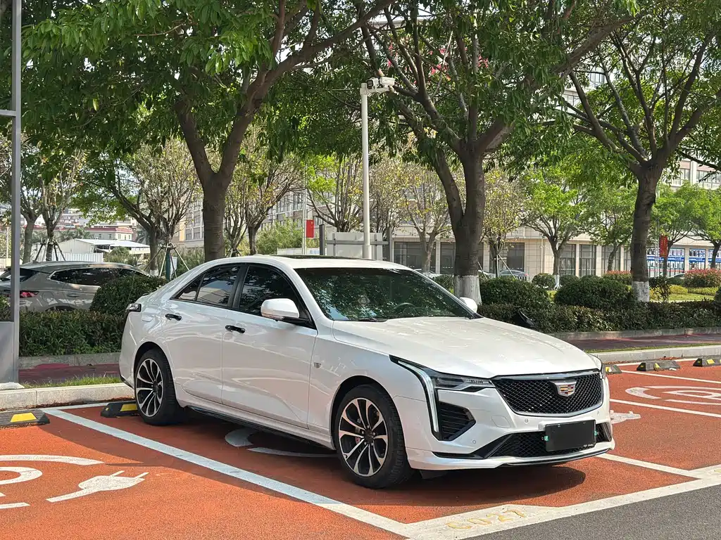 Cadillac CT4 — фото 3