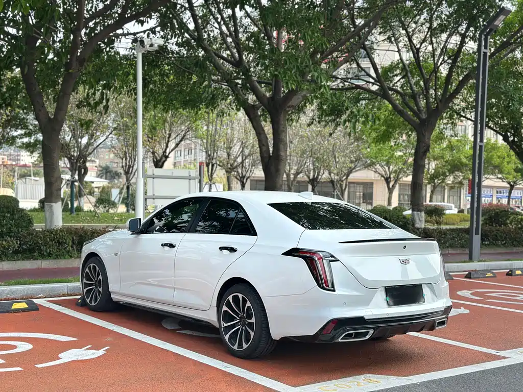 Cadillac CT4 — фото 4