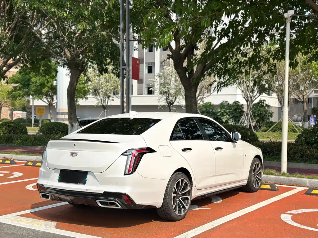 Cadillac CT4 — фото 6