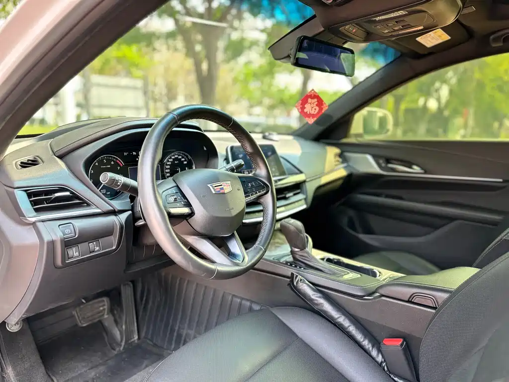 Cadillac CT4 — фото 7
