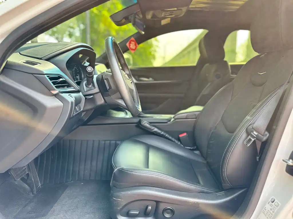 Cadillac CT4 — фото 8