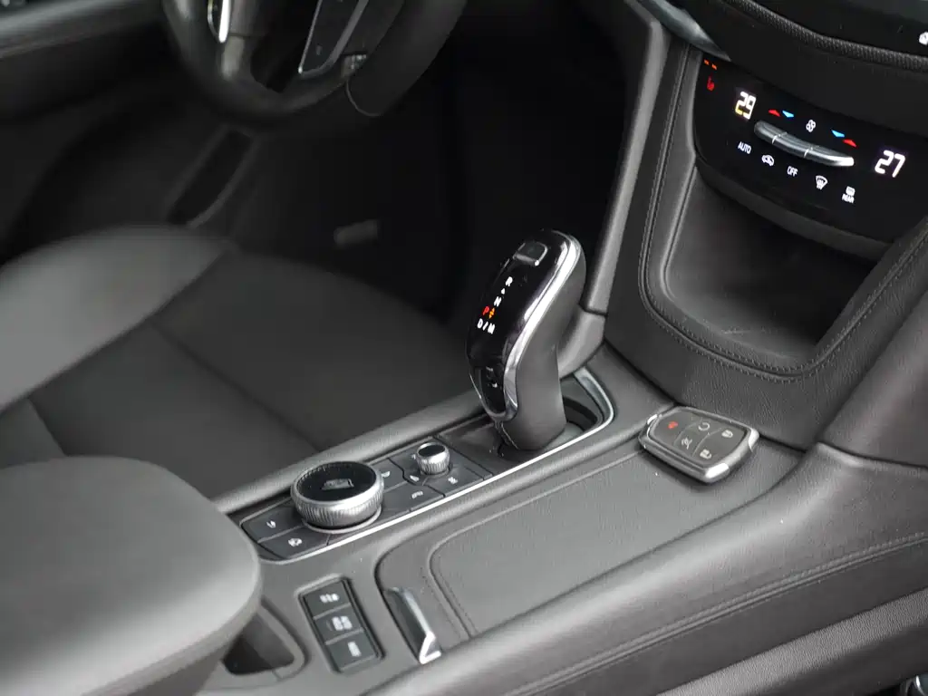 Cadillac XT5 — фото 13