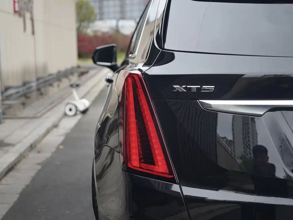 Cadillac XT5 — фото 14