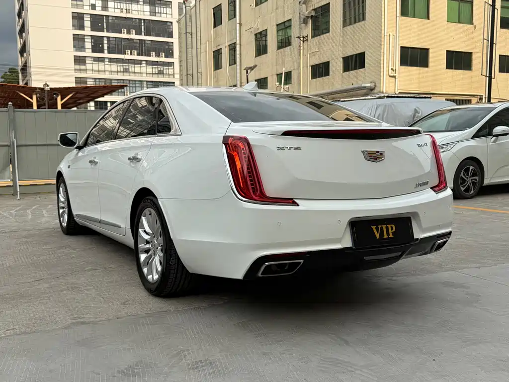 Cadillac XTS — фото 4