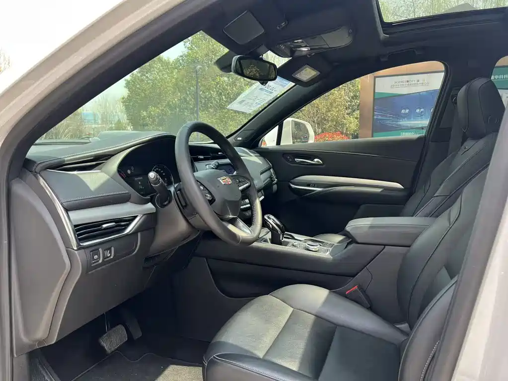Cadillac XT4 — фото 7