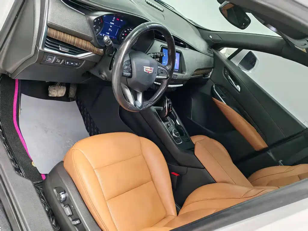 Cadillac XT4 — фото 11