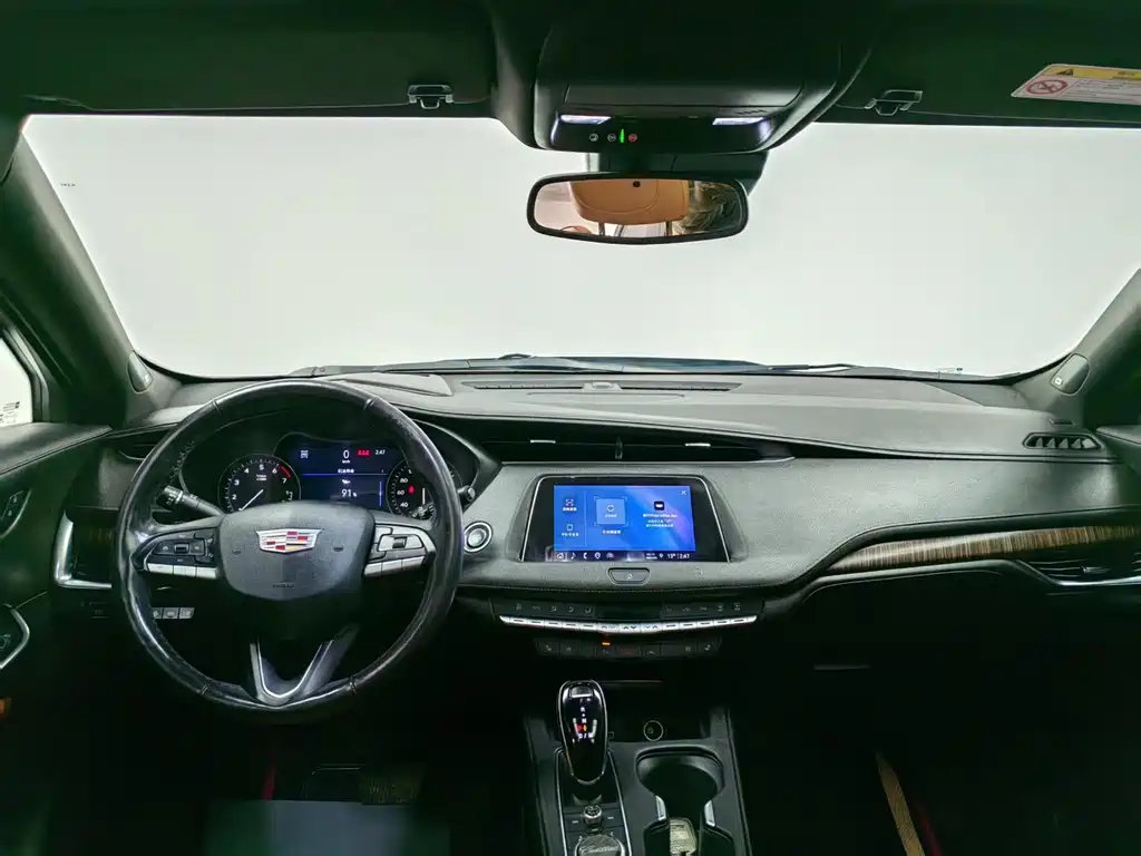 Cadillac XT4 — фото 14
