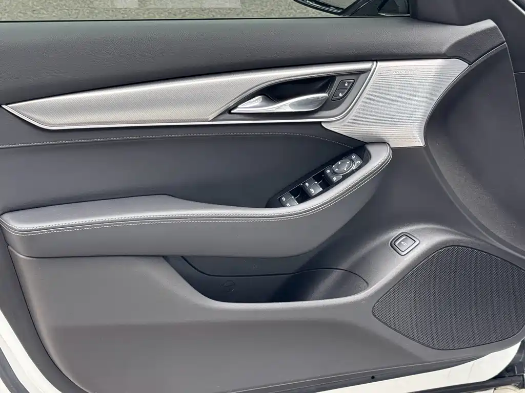 Cadillac CT5 — фото 14