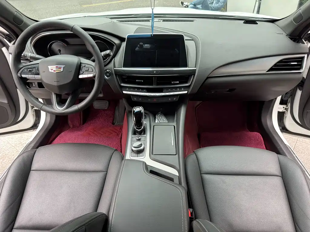 Cadillac CT5 — фото 7