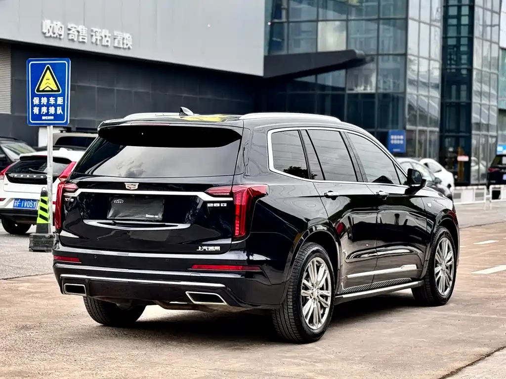 Cadillac XT6 — фото 12