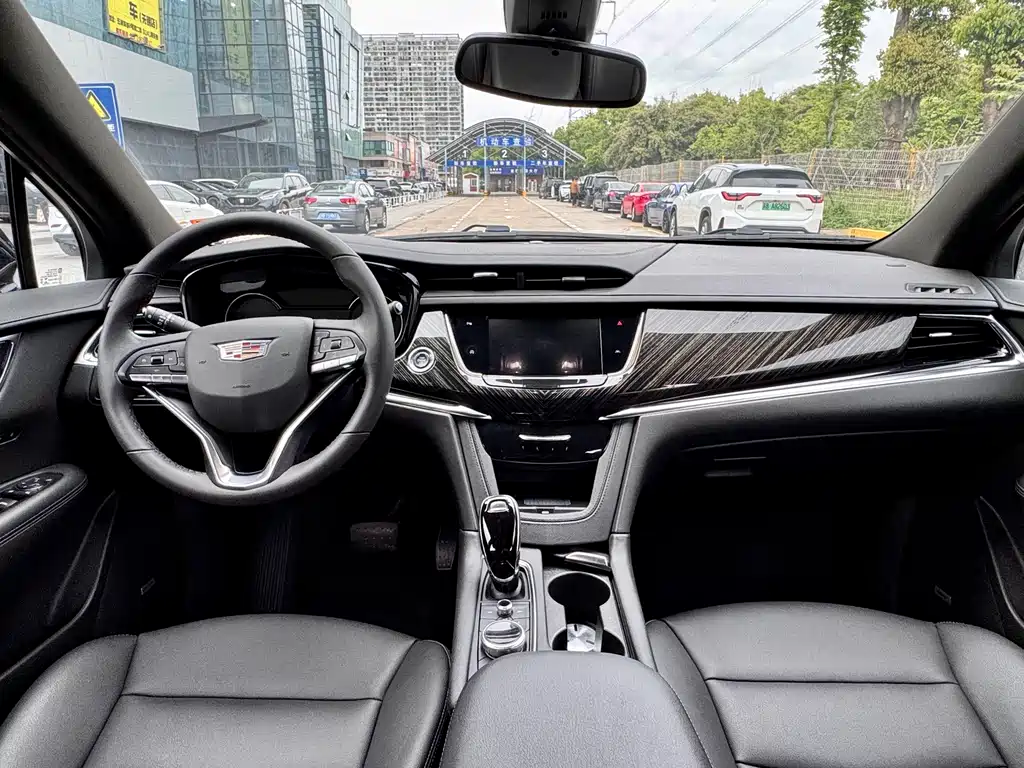 Cadillac XT6 — фото 8