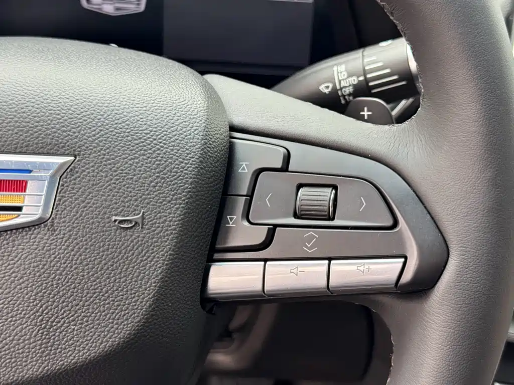 Cadillac CT5 — фото 11