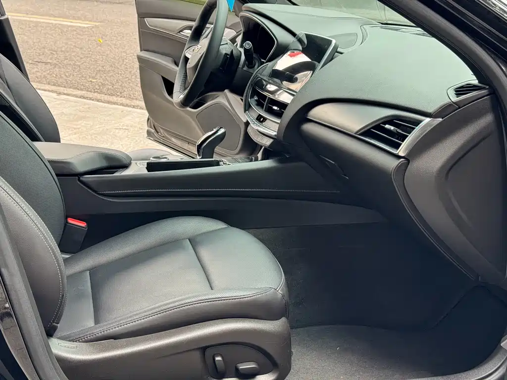 Cadillac CT5 — фото 5