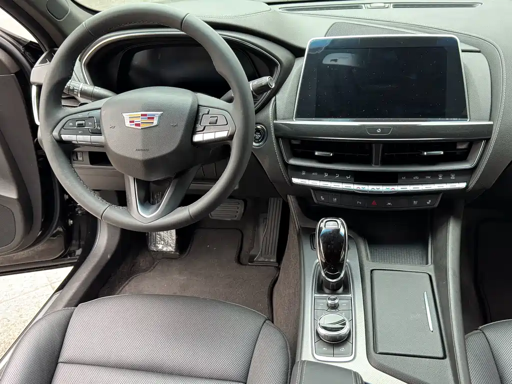 Cadillac CT5 — фото 8