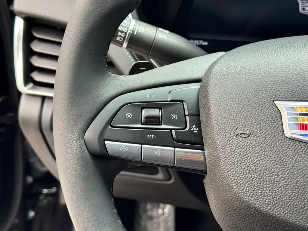 Cadillac CT5 — фото 10
