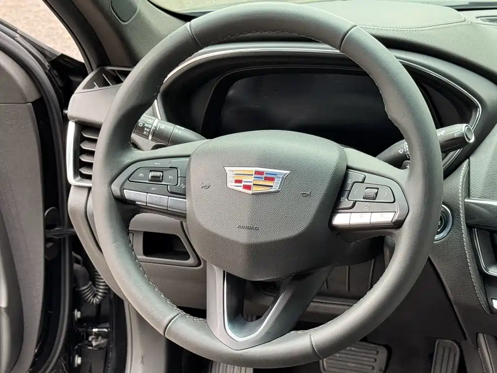 Cadillac CT5 — фото 11