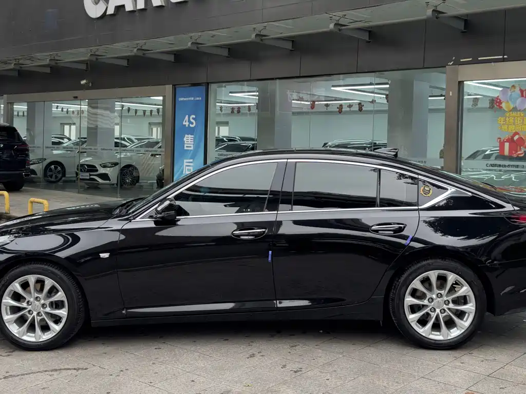Cadillac CT5 — фото 18