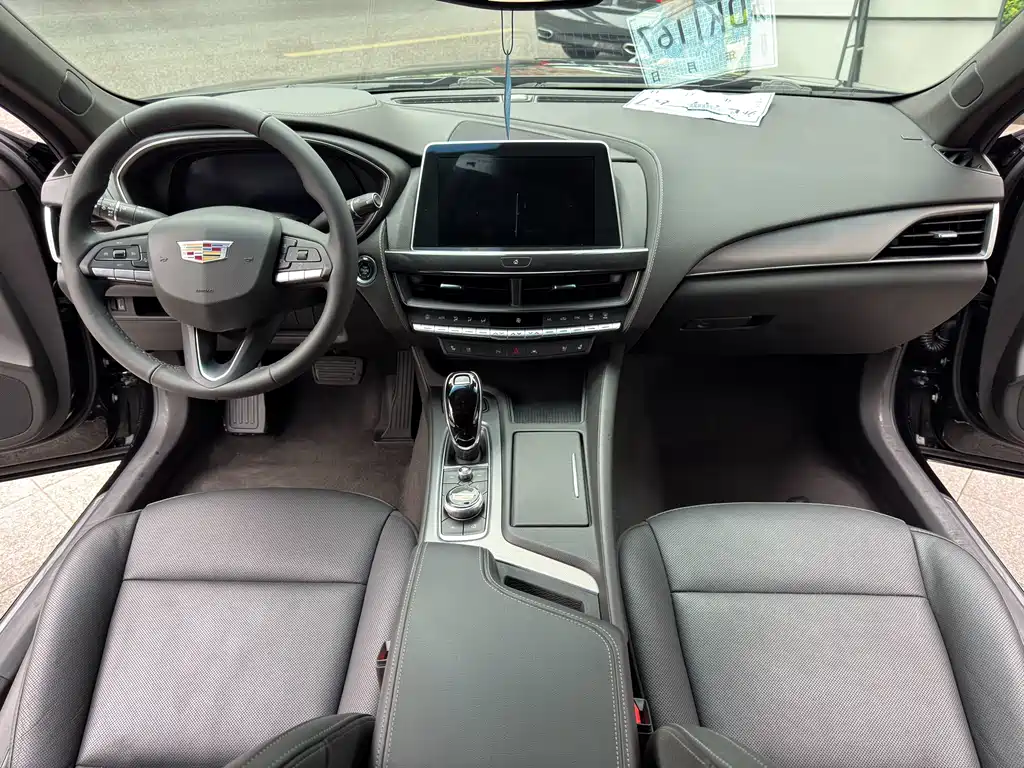Cadillac CT5 — фото 7