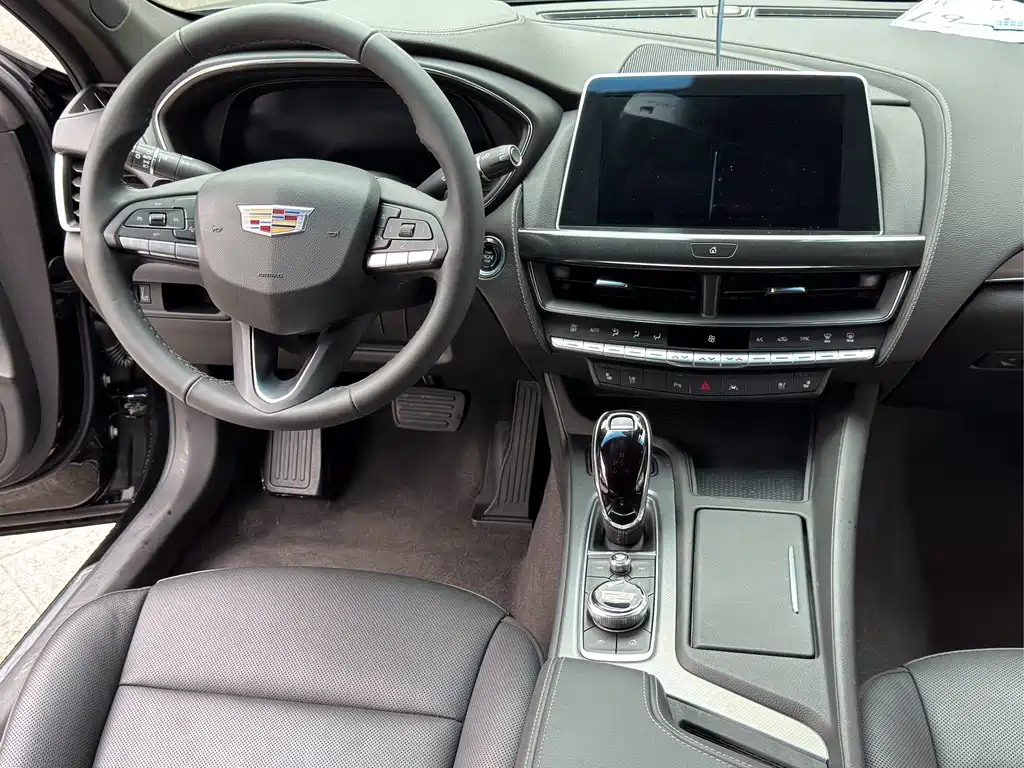 Cadillac CT5 — фото 8