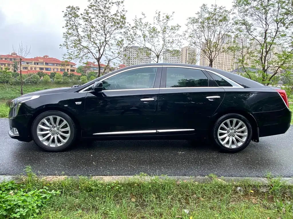 Cadillac XTS — фото 4